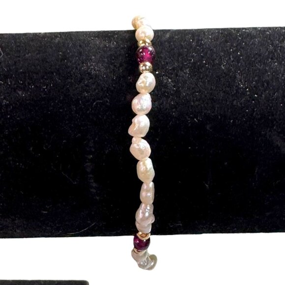 Vintage Jewelry - Freshwater Seed Pearl & Garnet Gemstone Beaded Bracelet W/ Gold Accents 7.5"